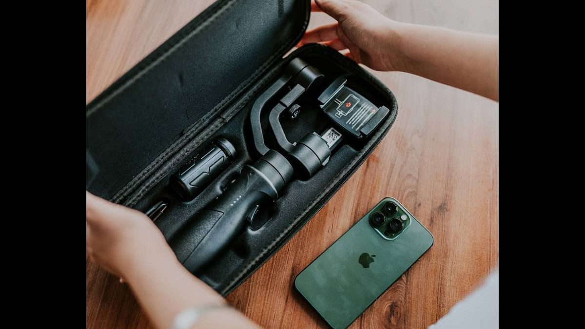 7 Essential iPhone Accessories for Vloggers